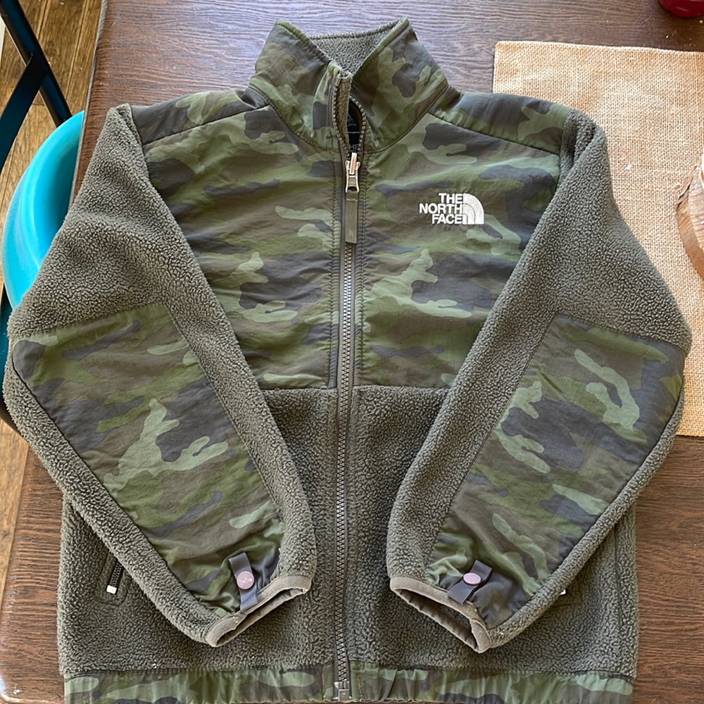Boys small camo North face